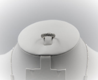 قلادة فضية متقاطعة